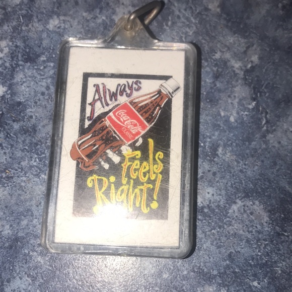 Coca-Cola Keychain Always Feels Right Advertising Logo Plastic Vintage 80s - Picture 2 of 4